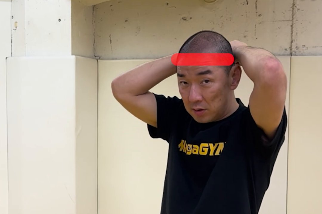 当てる位置はハチマキを巻くライン（額の生え際）